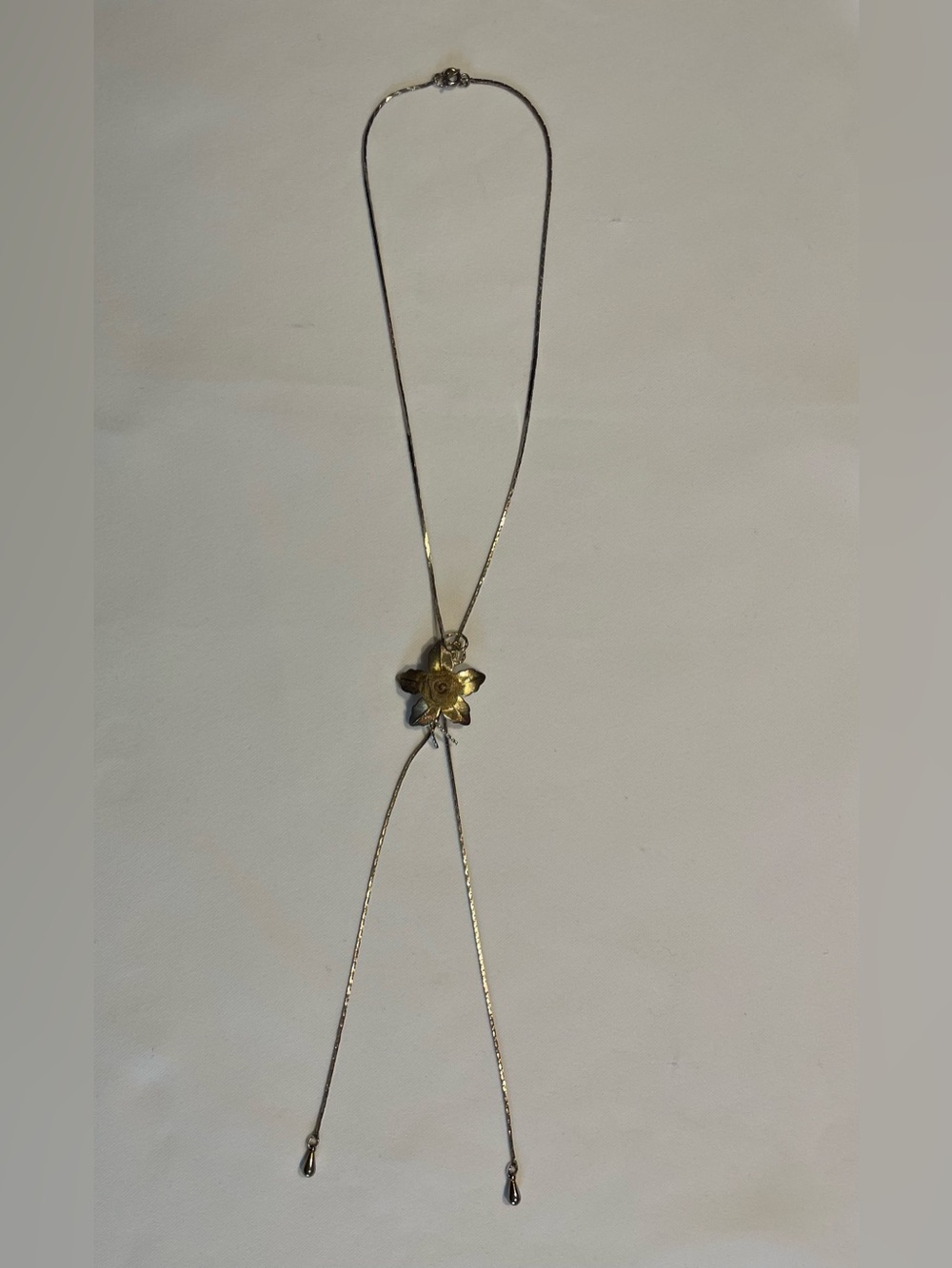 Vintage Gold tone Flower W/Mesh Rise Bolo/Lariat Slider Style Necklace 30"